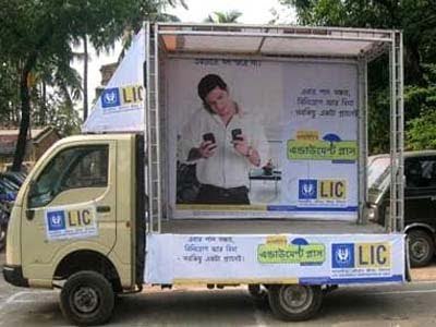 marketing mix of life insurance corporation of india -2